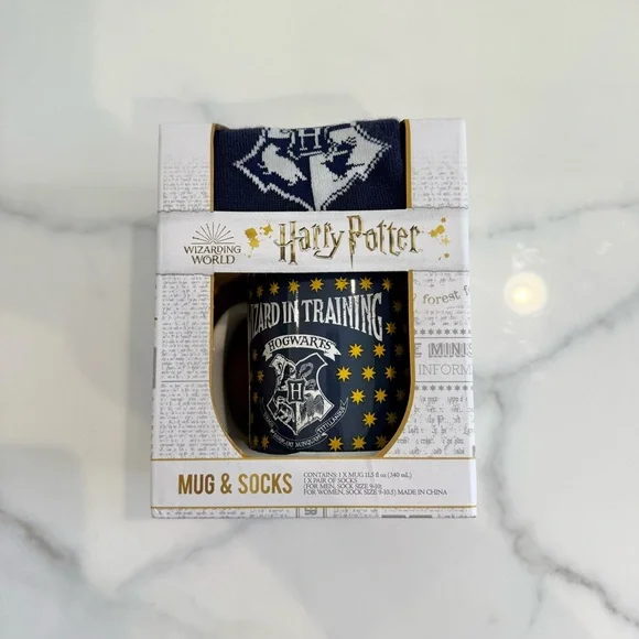 NWT Harry Potter Hogwarts Wizard in Training mug and socks set - Picture 1 of 7